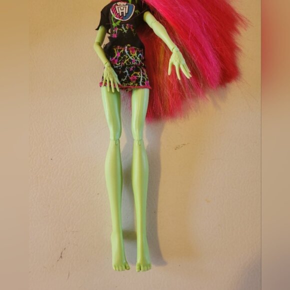 Monster High Venus McFlytrap (Ghoul Spirit) - Picture 3 of 4